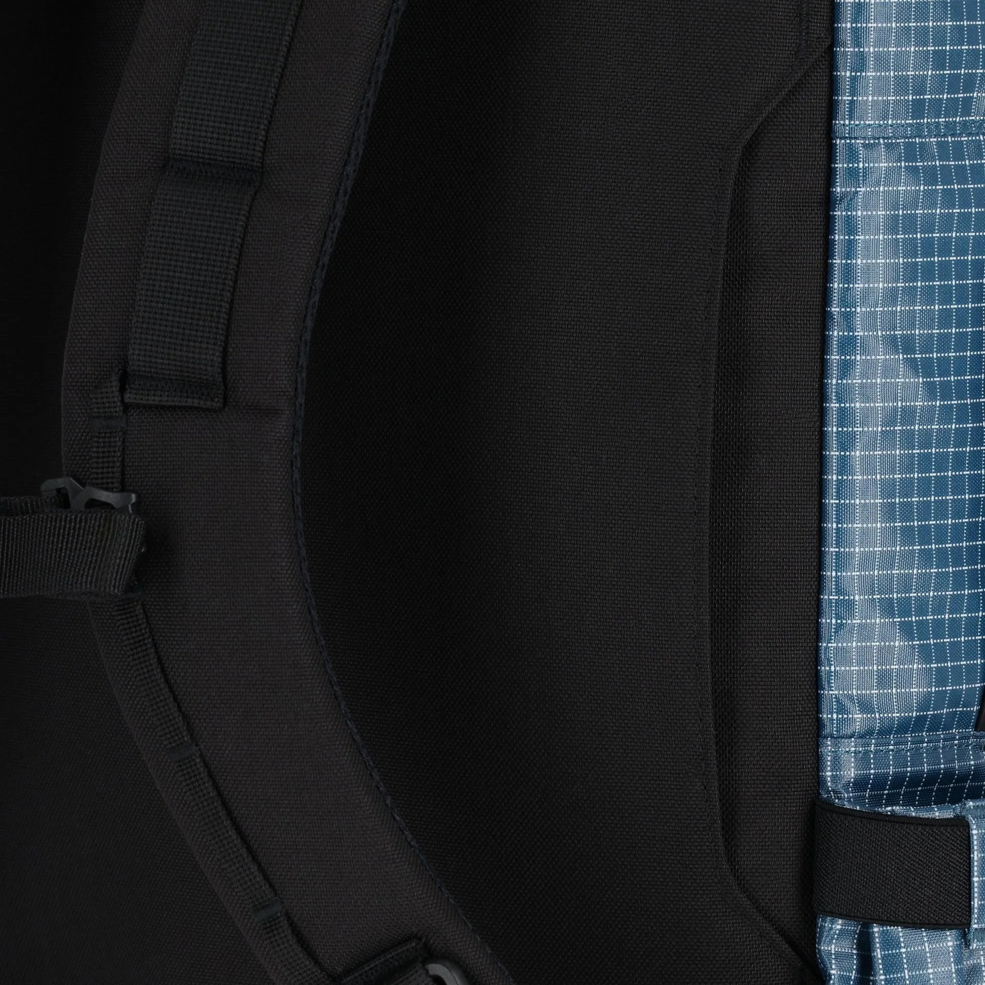 Apex Global Travel Bag 30L - Image 21